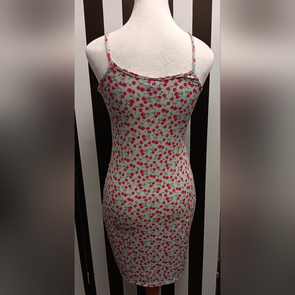 Cherry print rue21 dress - Picture 5 of 9